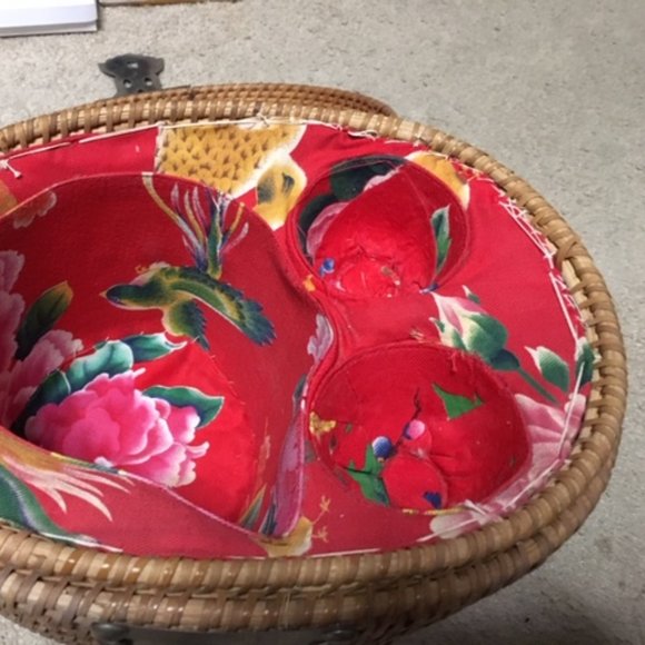 VTG Woven Wicker Tea Picnic Basket Hinged Padded Fish Clasp Double Handles - Picture 13 of 16